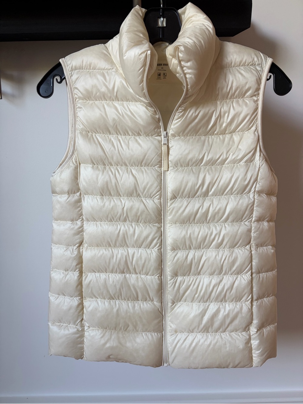 Uniqlo Lightweight Down Puffer Vest in White Size XS